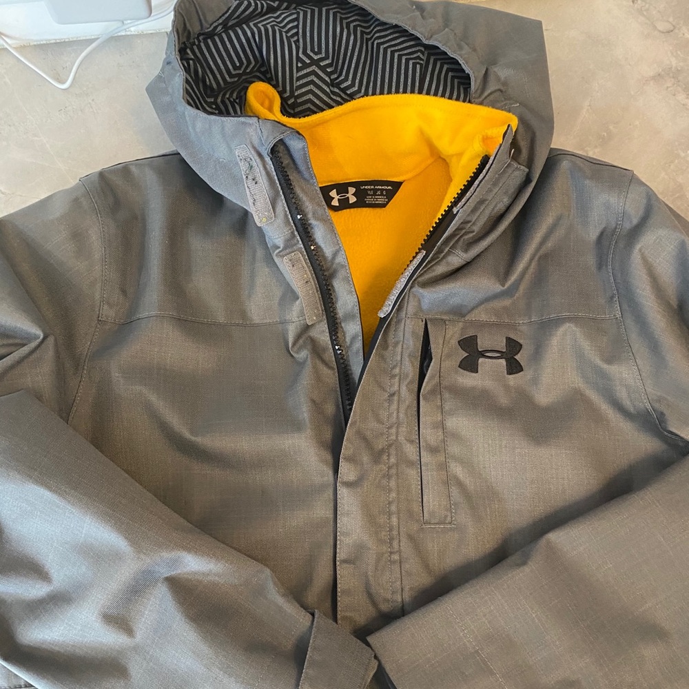 Boys under armor winter coat with fleece shell XL
